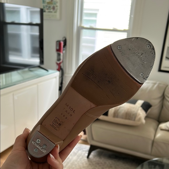 Tapping Heels - Picture 2 of 3